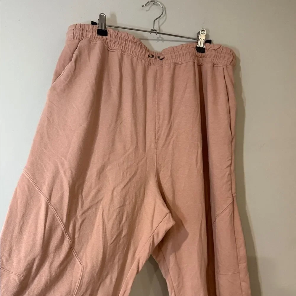 Free People‎ movement dusty rose colored joggers with ankle zip and drawstring - Picture 7 of 13